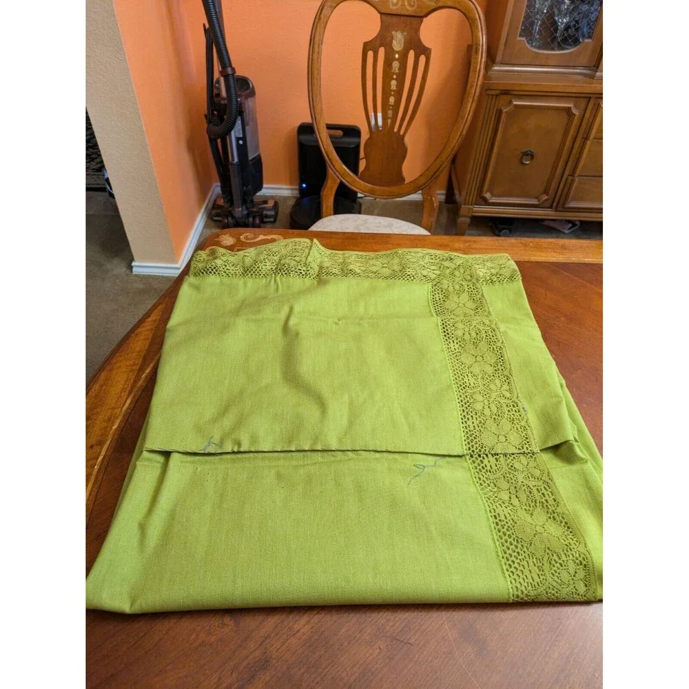 Lime Green Tablecloth Lace Edge 63